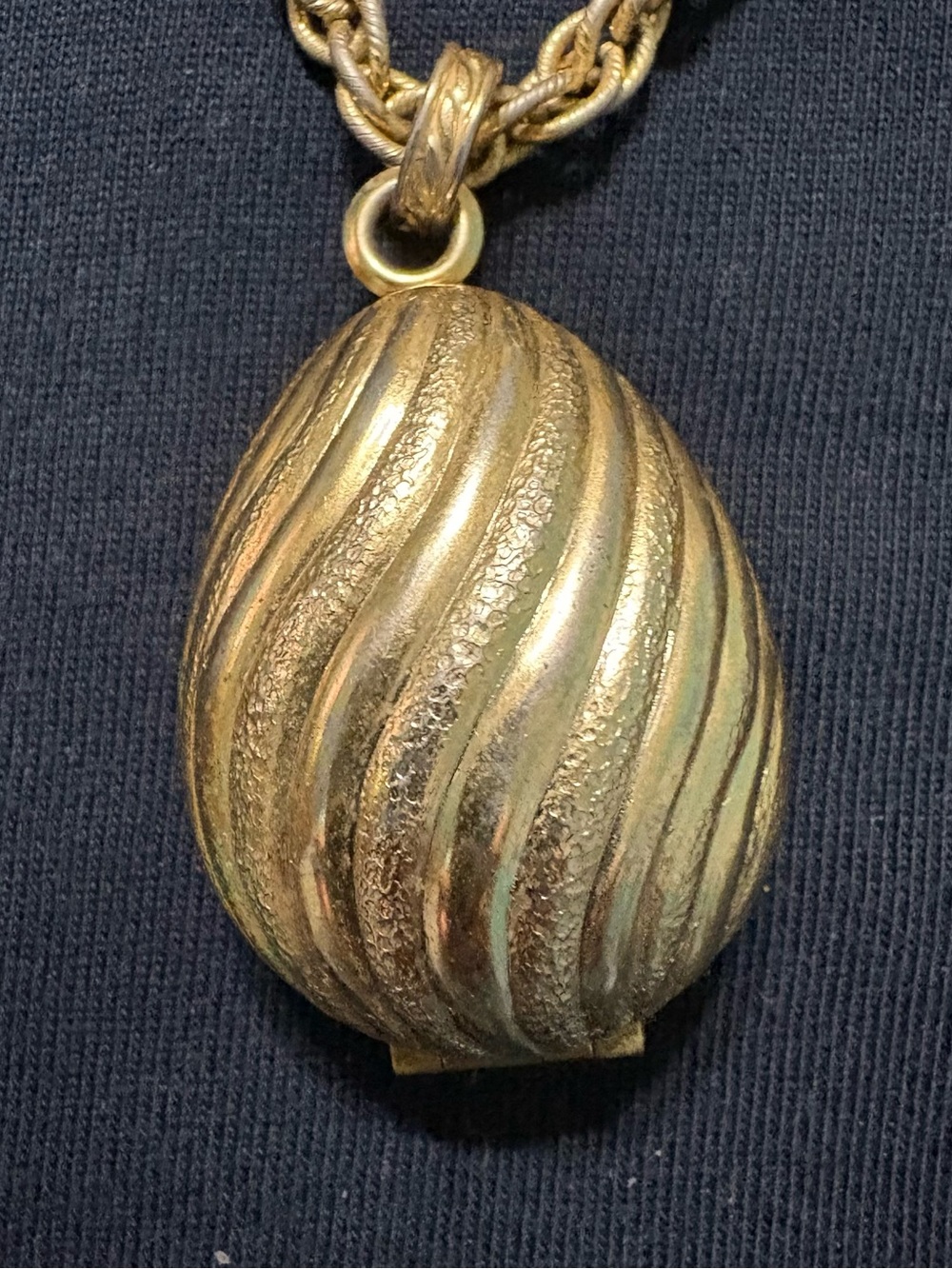 Vintage Avon Solid Perfume Locket Necklace Gold Tone Teardrop Pendant 30”